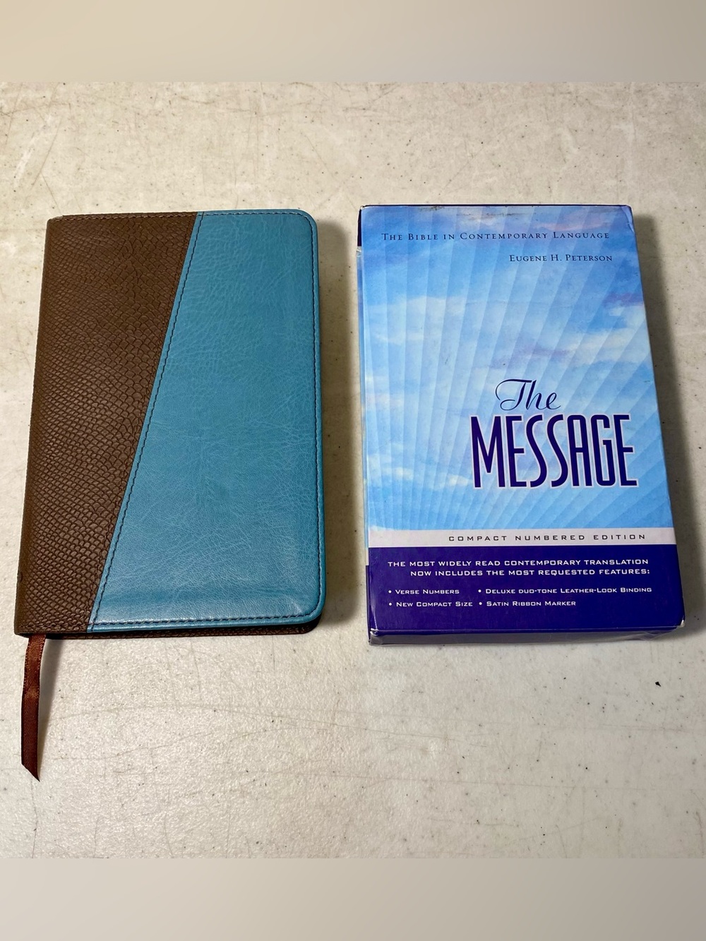 Message : The Bible in Contemporary Language, Compact Numbered Edition, NavPress